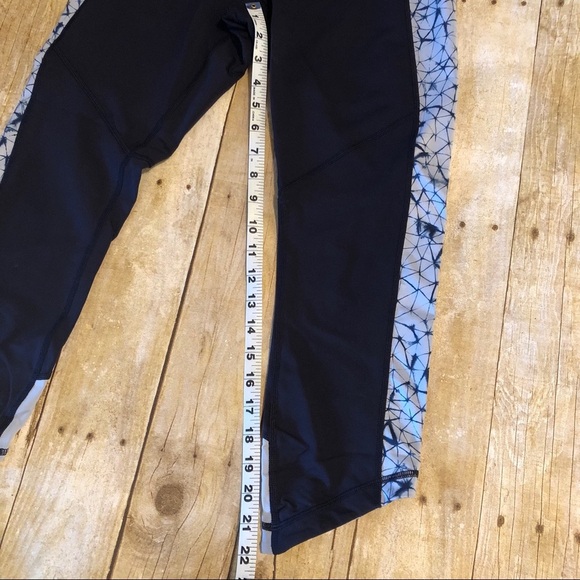 Lululemon Retreat 7/8 Cropped Navy Leggings Size 4 - Picture 5 of 7